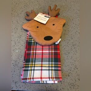 Christmas Target Bullseye Playground Reindeer Pot Holder And Plaid Christmas Set